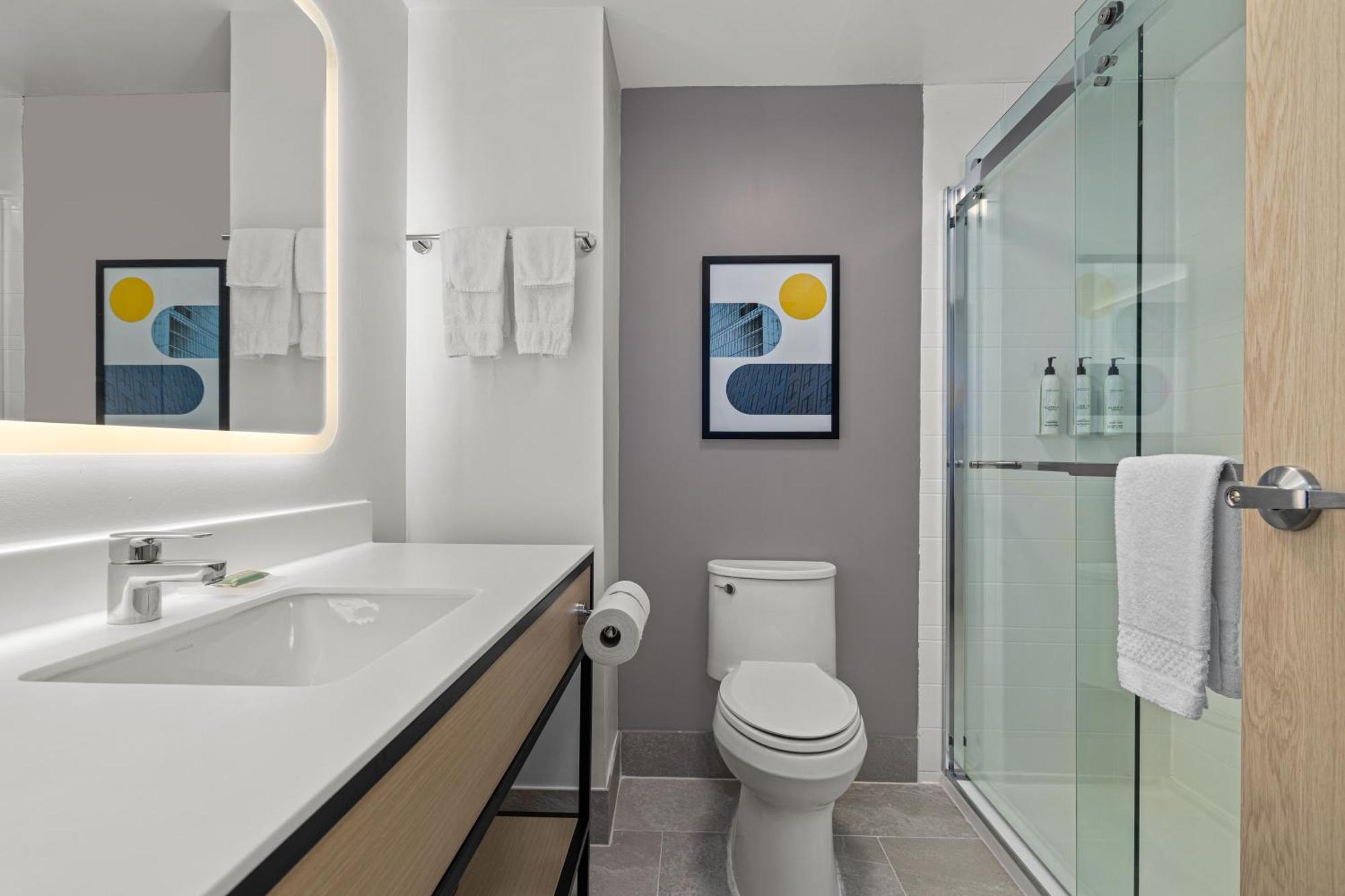 Queen Room Two Queen Beds Transfer Shower Mobility Hearing Accessible