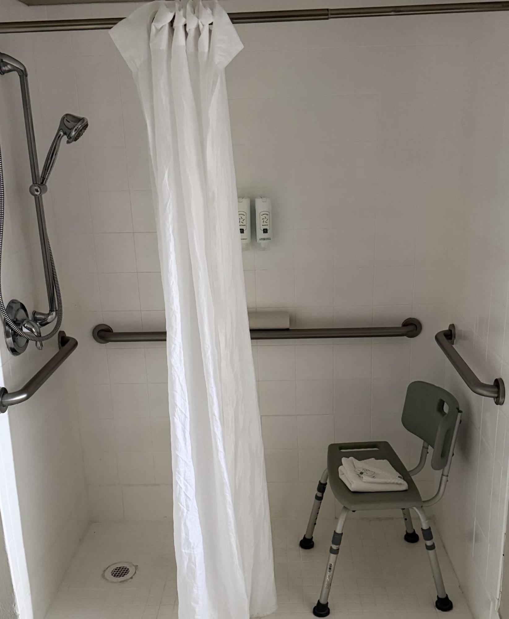 One King Bed Accessible Non Smoking