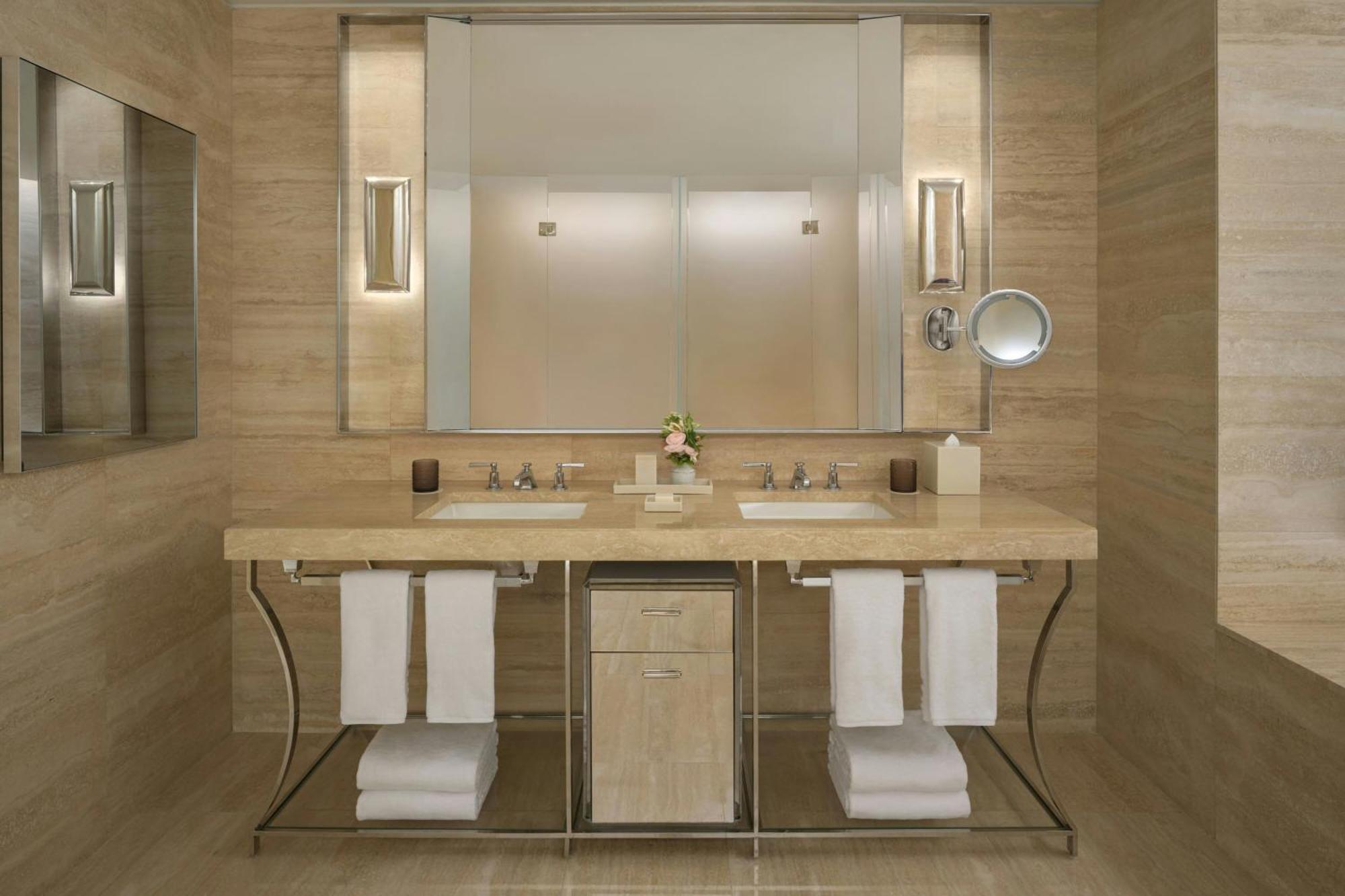 Imperial Oceanfront Suite Suite 1 King Oceanfront