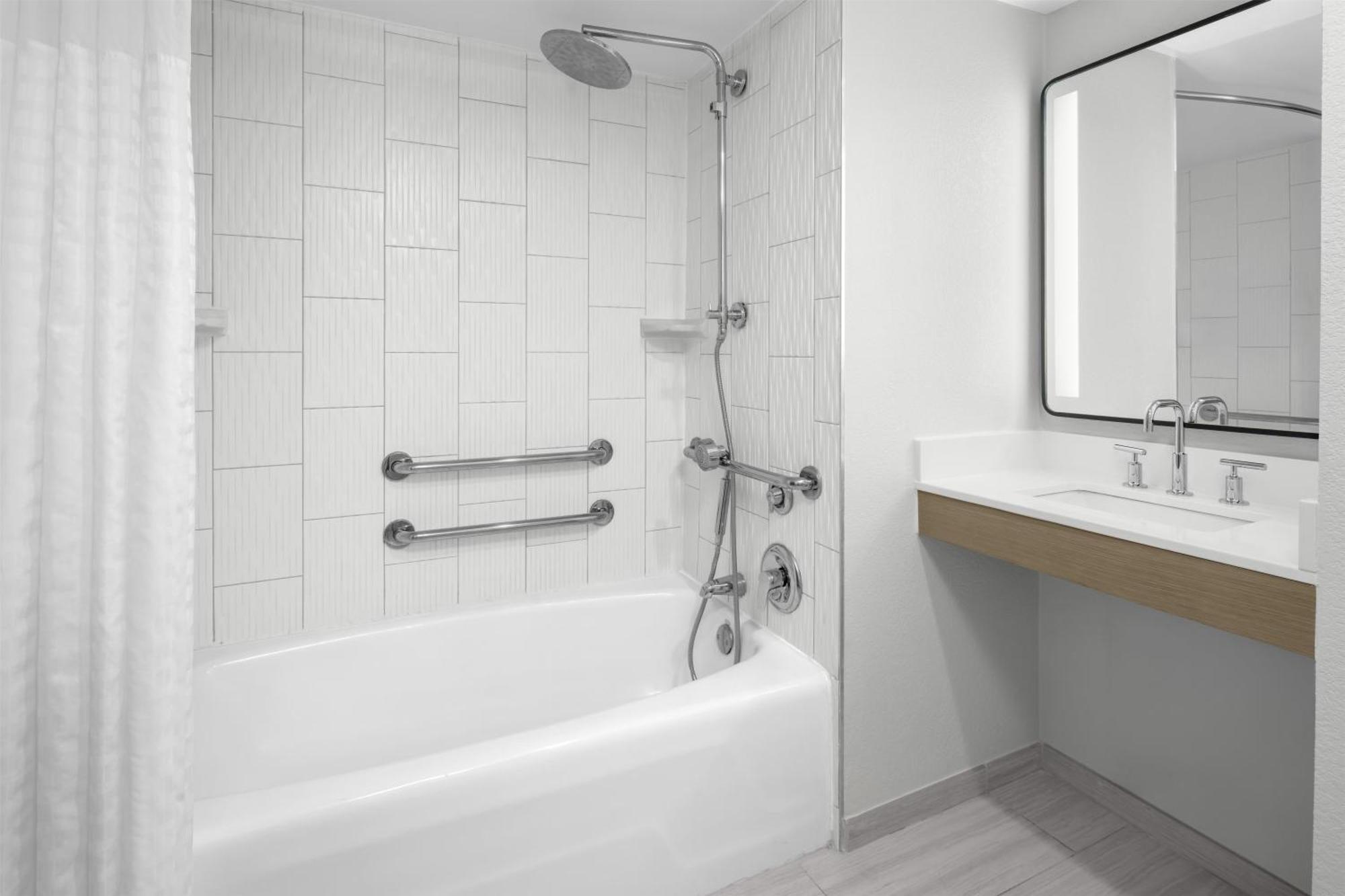Suite con 1 dormitorio, 2 camas dobles y bañera - Adaptada para personas con movilidad reducida