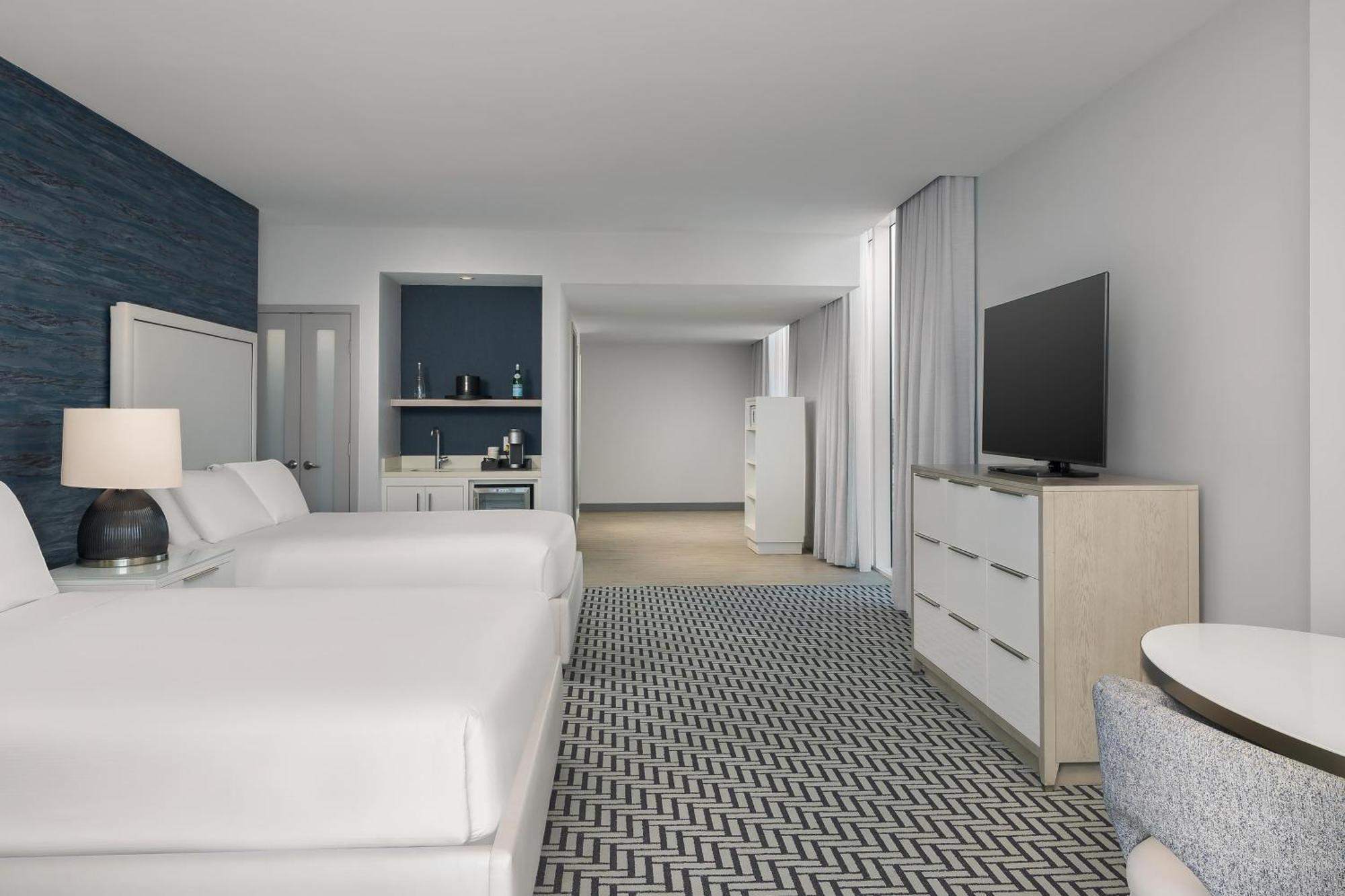 Quarto Premium Queen com 2 Camas Queen-size, Varanda e Vista do Mar