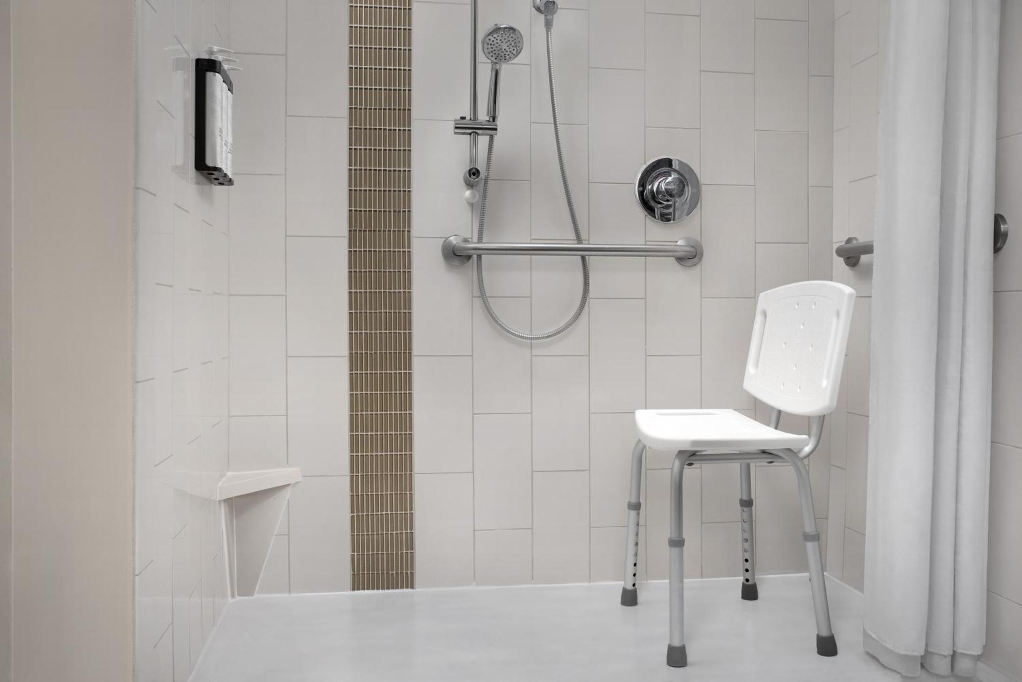 Queen Room Two Queen Beds Roll Shower Disability Access