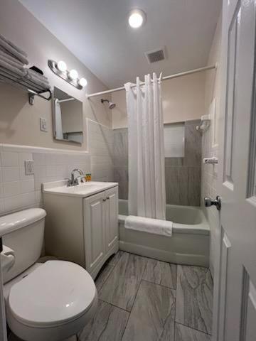One-Bedroom Apartment Two Beds