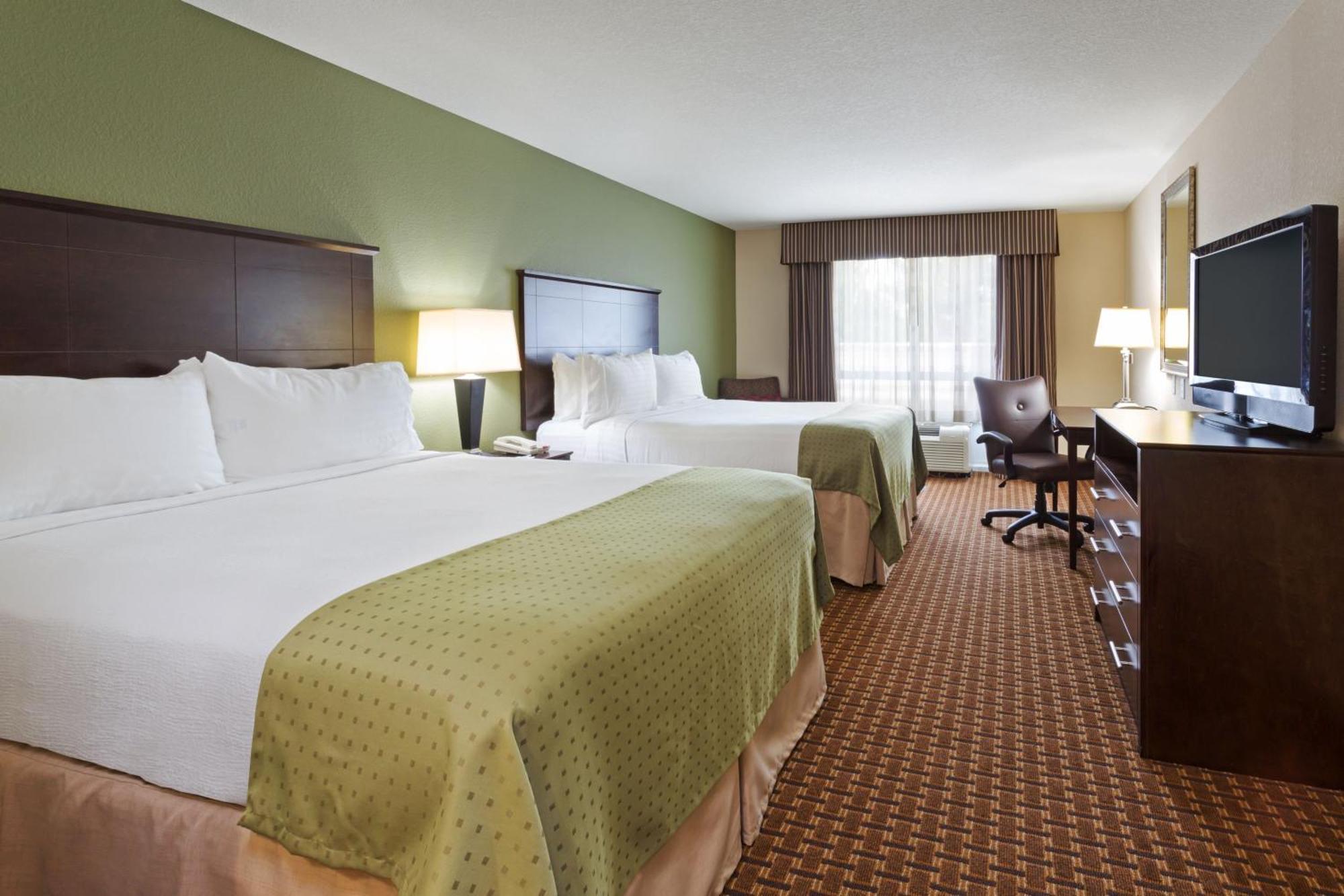 Queen Room with Two Queen Beds - Disability Access with Bath Tub,1281375982:JPEG