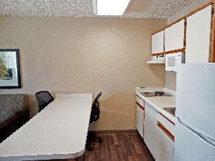 Deluxe Studio with 1 Queen Bed - Non-Smoking,655005792:JPEG