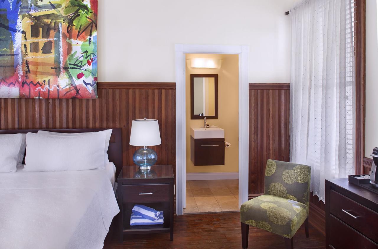 Kamer met Kingsize Bed en Uitzicht op het Zwembad