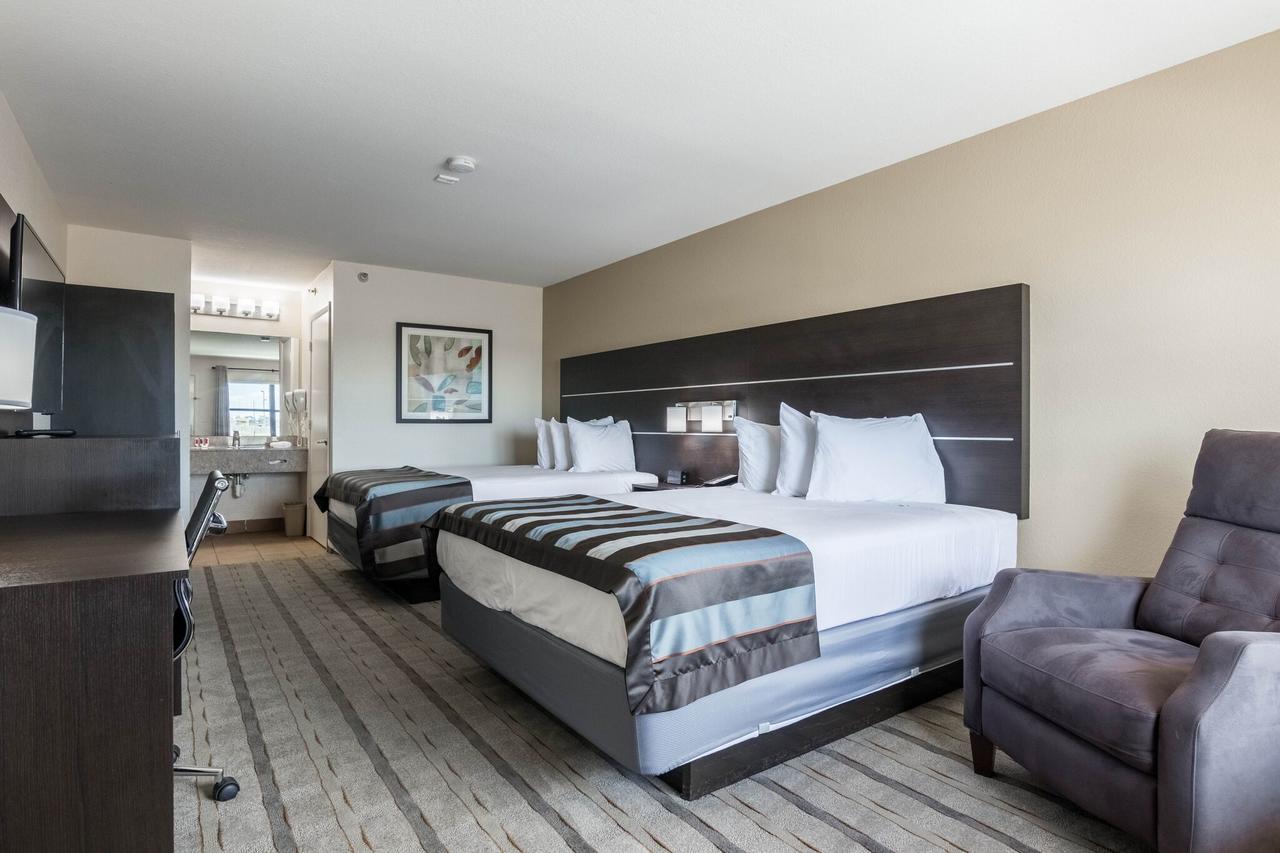 One-Bedroom Suite with Two Queen Beds - Non-Smoking,642086238:JPEG