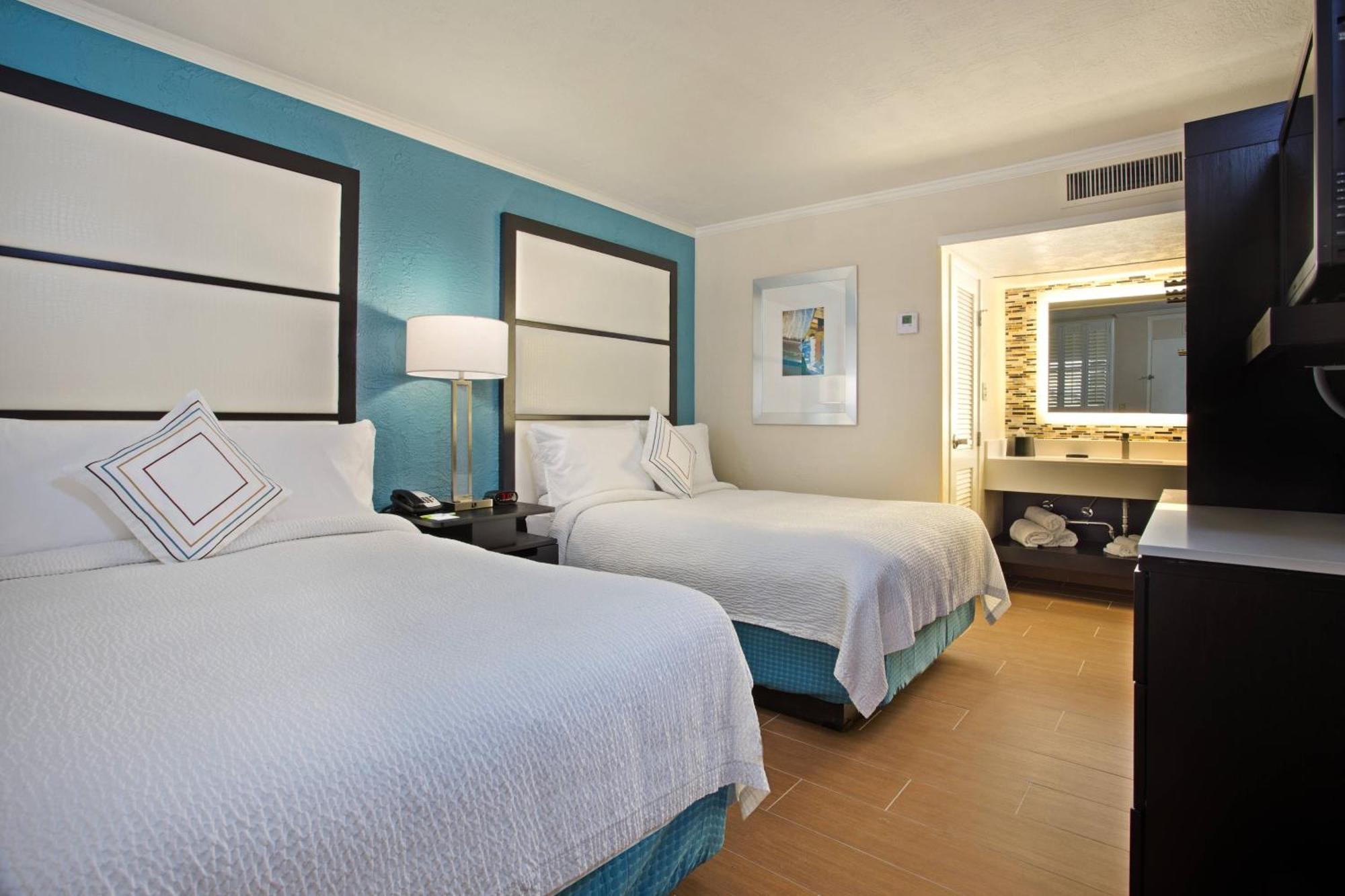 Standard Room with Two Double Beds,677100810:JPEG