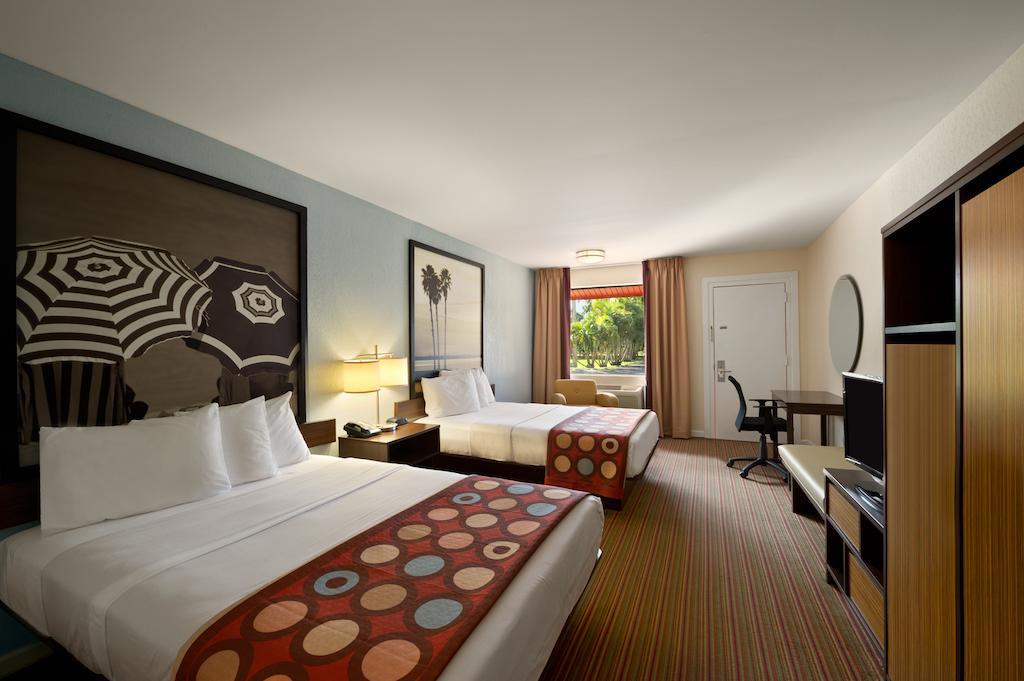 2 Double Beds, Deluxe Room, Pool Side, Non-Smoking,114823016:JPEG