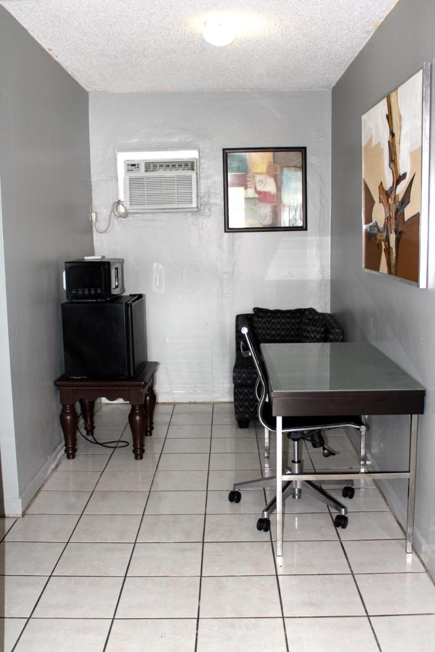 Queen Room - Non-Smoking,729446461:JPEG