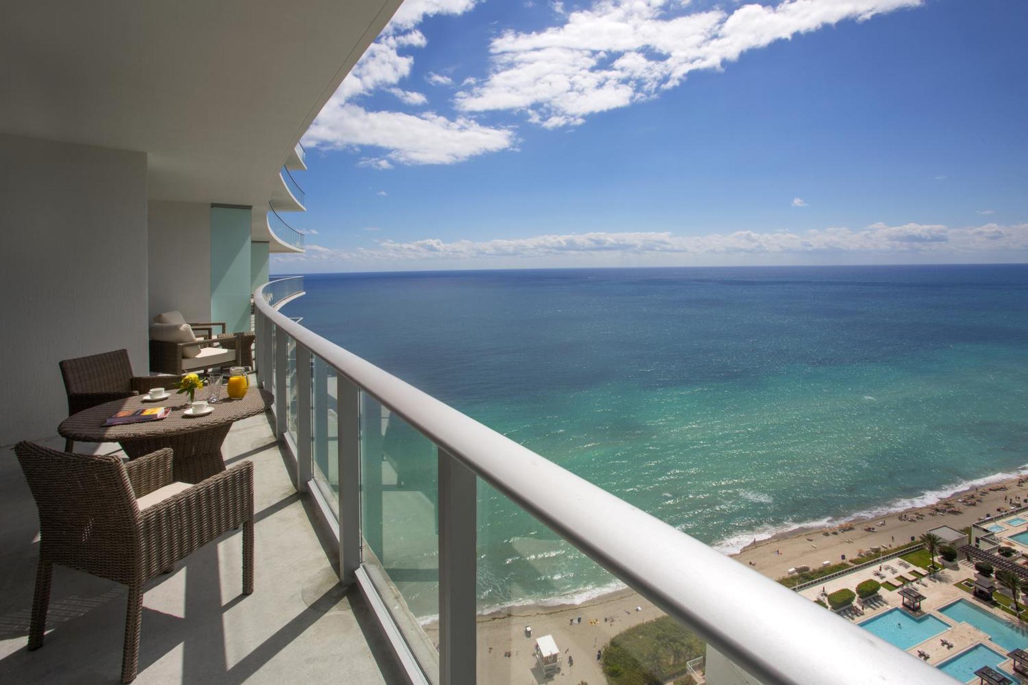 Ático de 2 dormitorios con vistas al mar