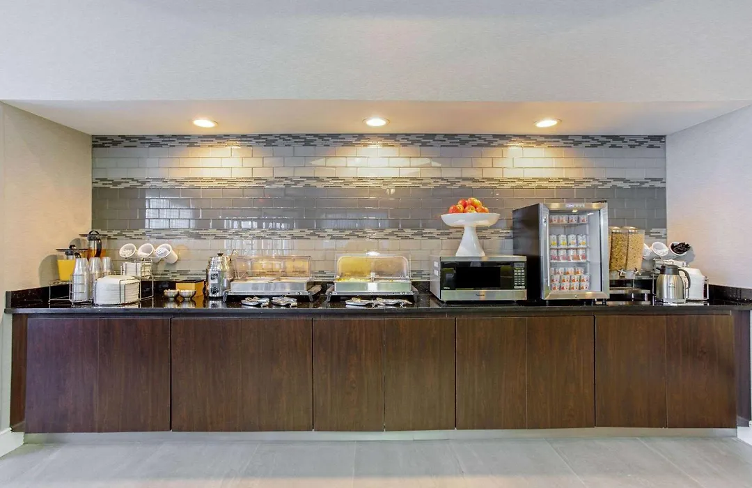 La Quinta Inn & Suites By Wyndham Panama City-1
