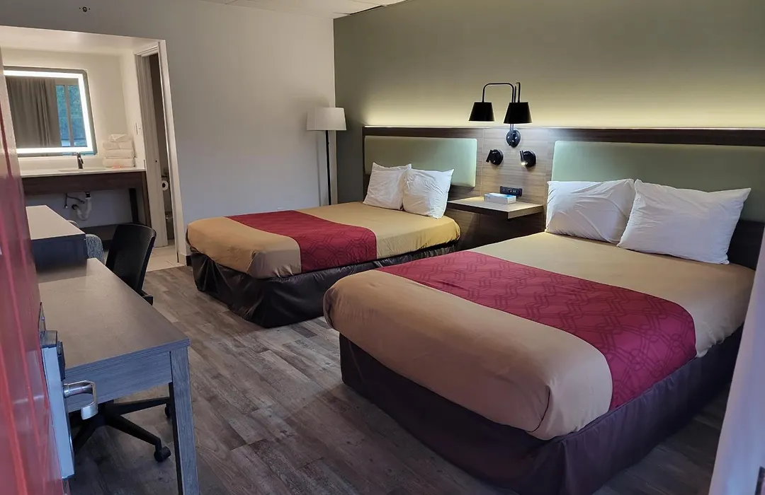 Econo Lodge-1
