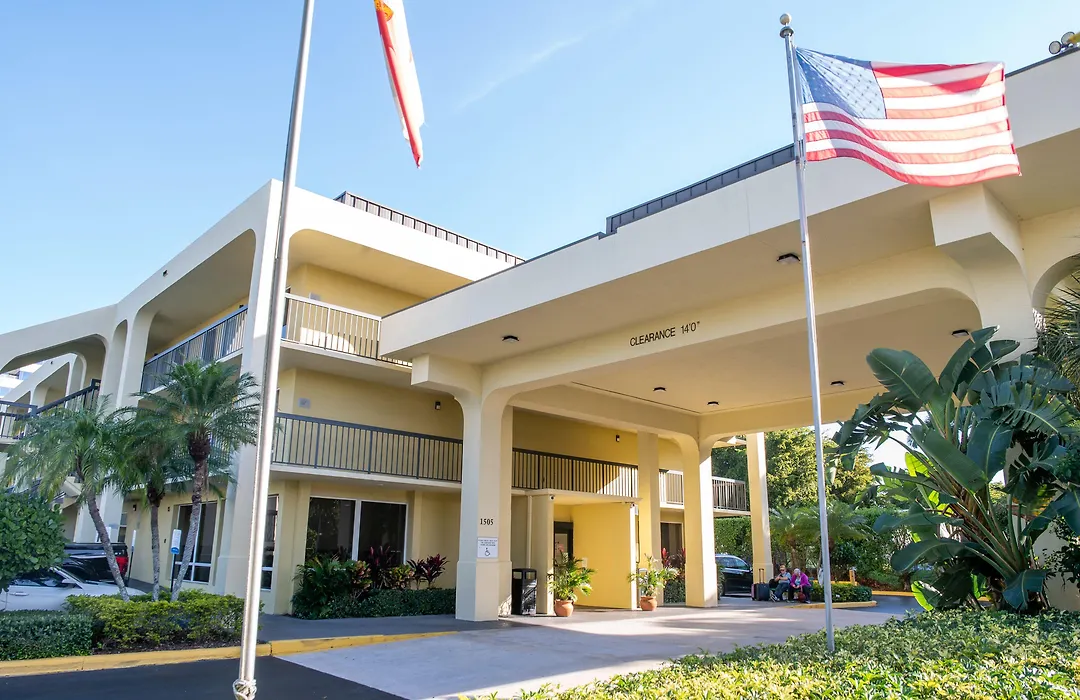 Quality Inn Palm Beach International Airport-1