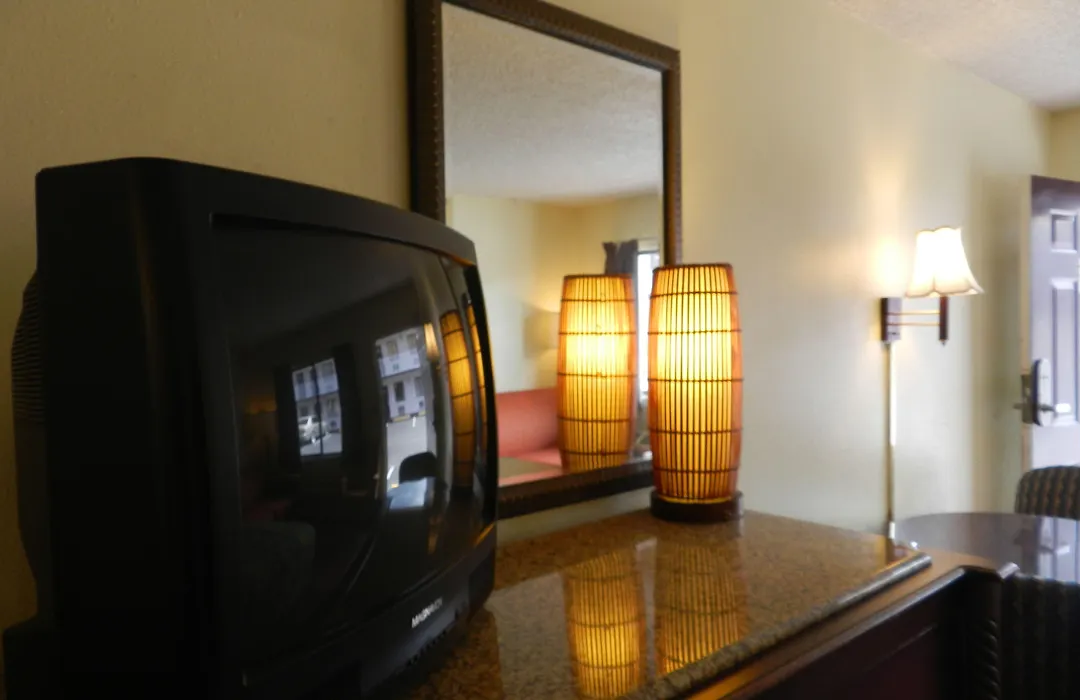 Maple Leaf Inn & Suites-1