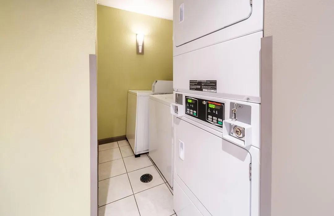 Days Inn & Suites By Wyndham Fort Myers Near Jetblue Park-1