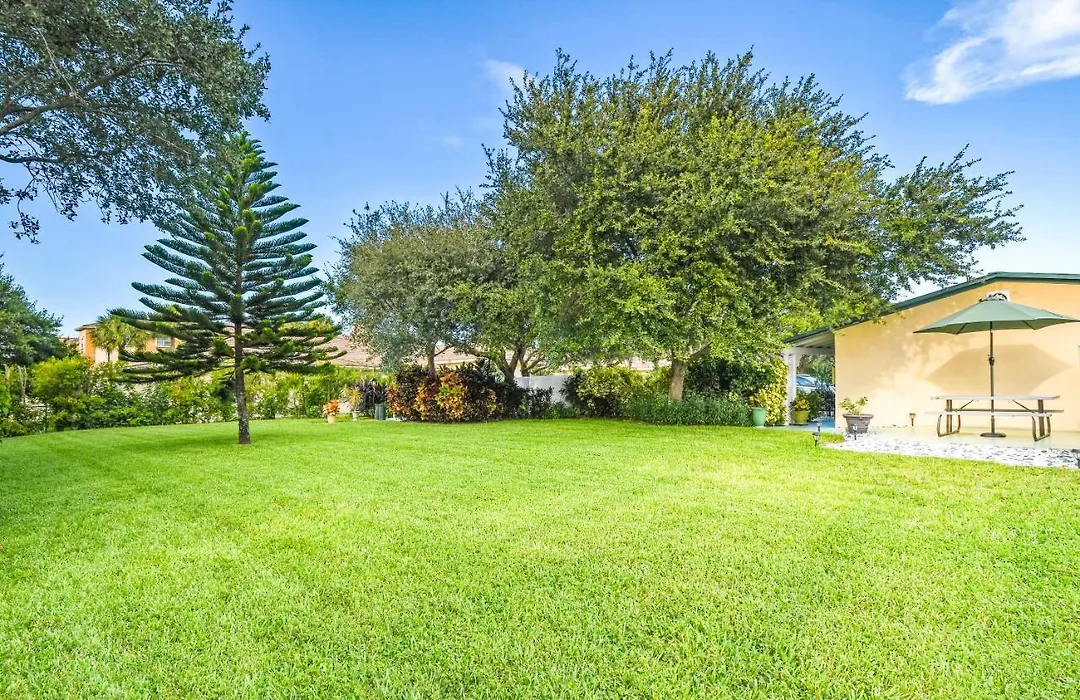 Tequesta Palms Inn-1