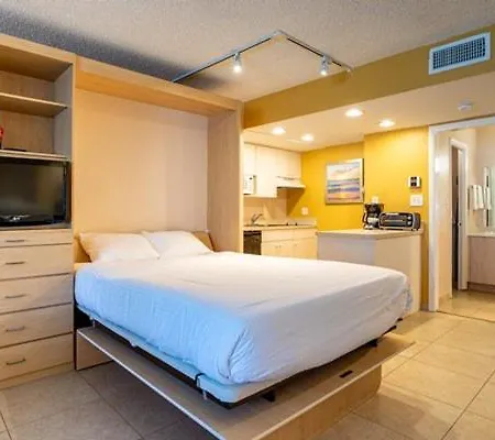 Canada House Pompano Beach-2