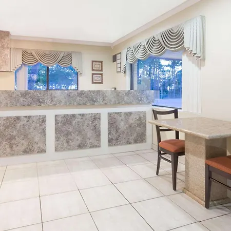 Super 8 By Wyndham Ft Walton Beach-3
