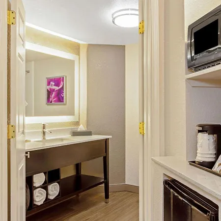 La Quinta Inn & Suites By Wyndham Panama City-2