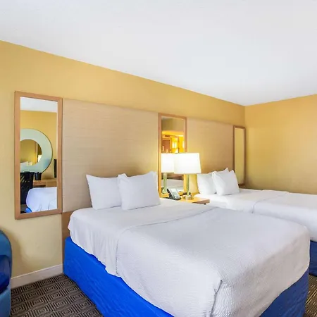 La Quinta By Wyndham Sarasota Downtown-2