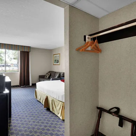 Ramada By Wyndham Jacksonville I-95 By Butler Blvd-3