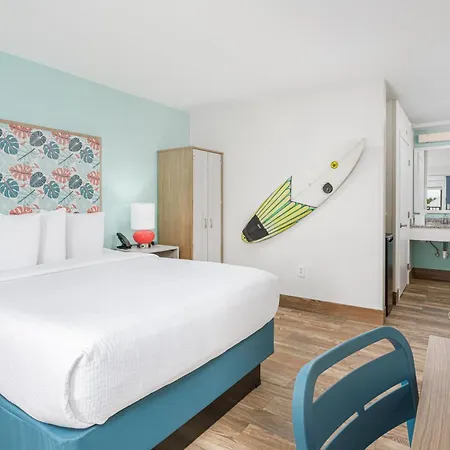 Surf & Sand Hotel - Free Hot Breakfast & Rentals-3