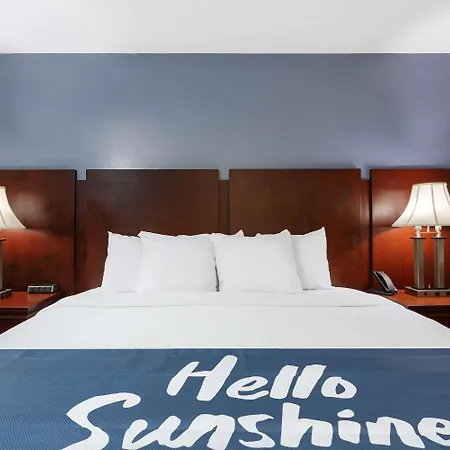 Days Inn By Wyndham Chipley-3
