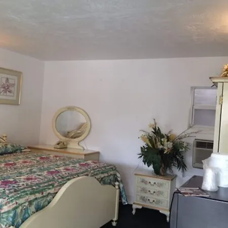 Three Oaks Motel - Titusville-3