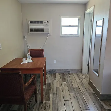 Three Oaks Motel - Titusville-2