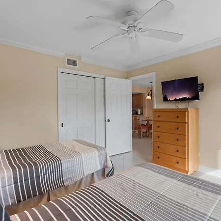 Park Shore Resort By Mike Z Rentals (Adults Only)-3