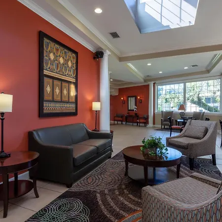 Travelodge By Wyndham Lakeland-2