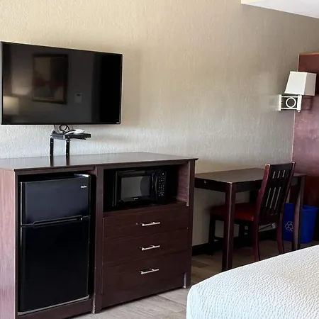 Travelodge By Wyndham Lakeland-3