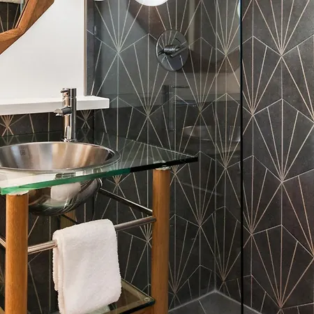 Kimpton Surfcomber Hotel By Ihg-2