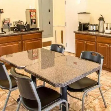 Quality Inn Kissimmee West - Lake Buena Vista South-2