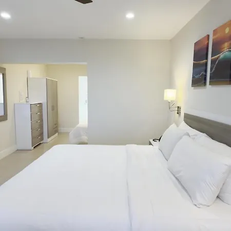 Diane Oceanfront Suites-2