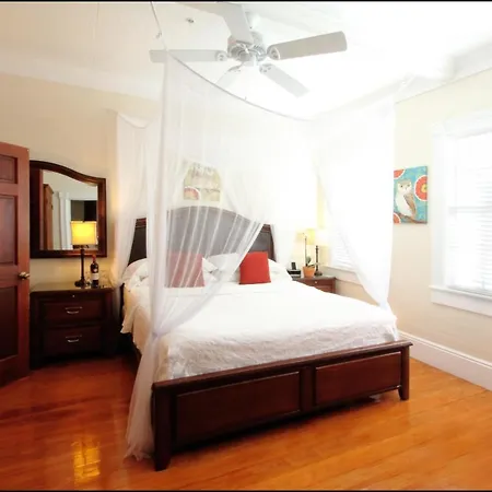 Avalon Bed And Breakfast (Adults Only)-2