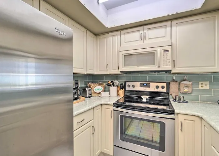Resort Condo W/ Beach Access On Anna Maria Island!