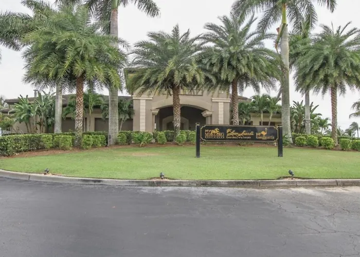 Greenlinks Golf Villa At Lely Resort
