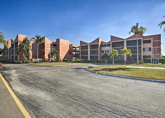 Burnt Store Marina Condo: Boat, Swim, Golf!