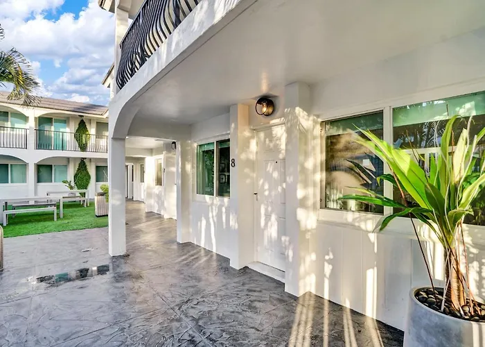 Bright Beachside Getaway