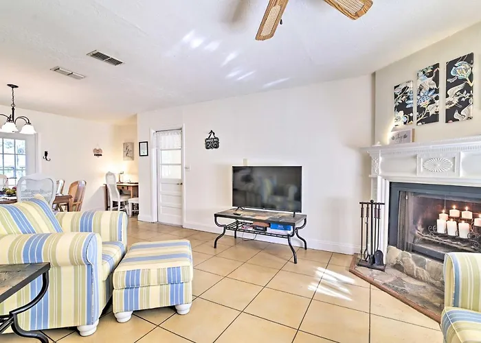 Pet-Friendly Brooksville Cottage W/ Fire Pit!