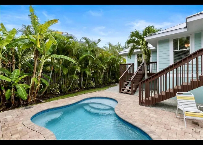 Ami/Holmes Beach - 3/2 Home - Private Heated Pool And Yard - Walk To Beach