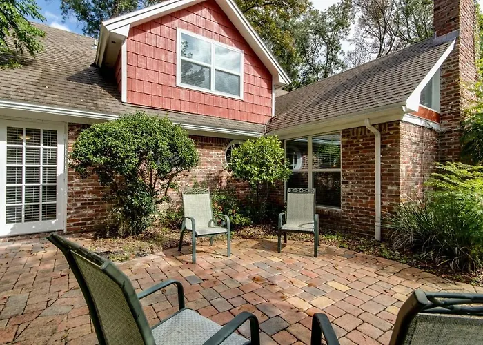 English Cottage Pool Home -- Florida Style!