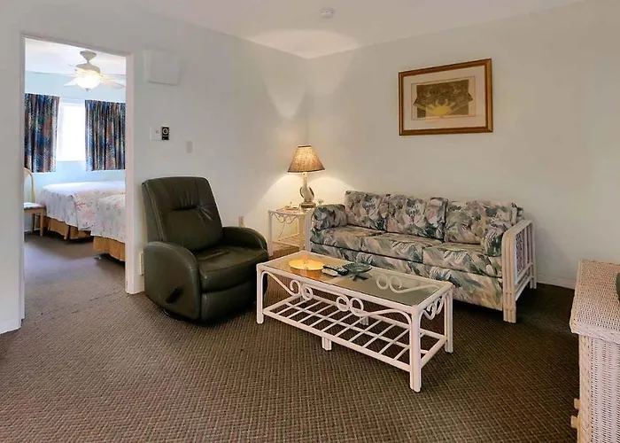 Carlton House Motel And Suites