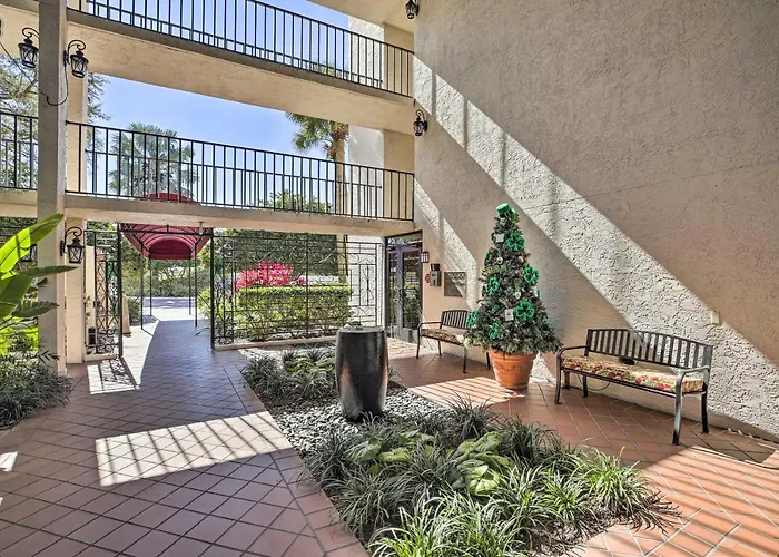 Sunny Siesta Key Condo W/ Beach Access + Pool!