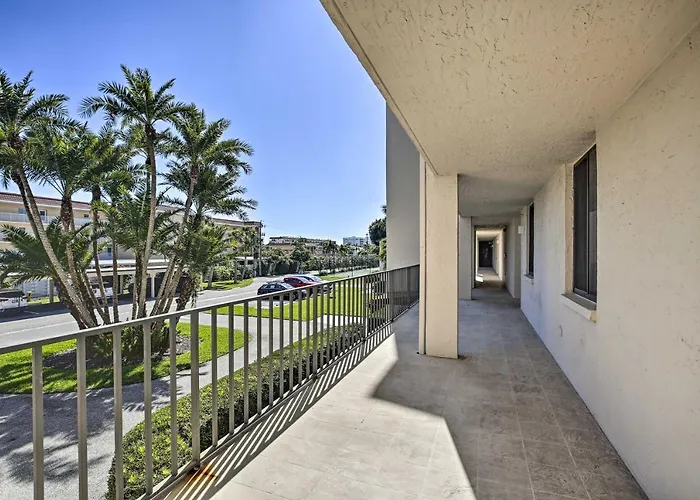 Sunny Siesta Key Condo W/ Beach Access + Pool!