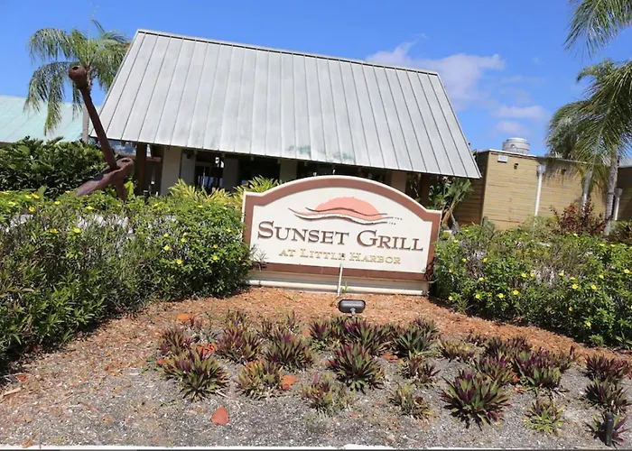 Beautiful New Luxury Townhome With Private Beach And Swimming Pools