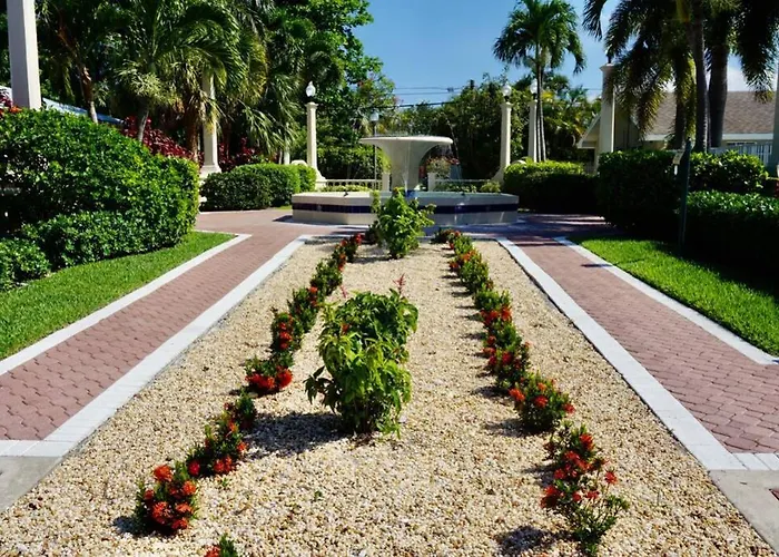 Serenity At Seascape: Steps To The Beach & Shops