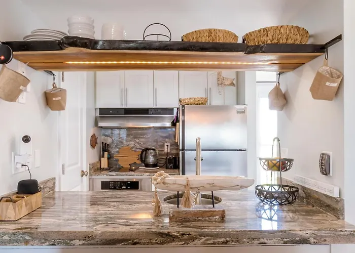 Stunning Ocean Views Steps From The Beach With Pool! Fabulous 4Th Floor Studio!